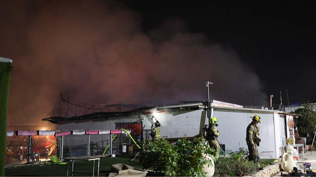 Firefighters work to stop a fire caused by debris after a rocket interception in a residential area near Tel Aviv, Israel, March 5, 2026. /VCG 