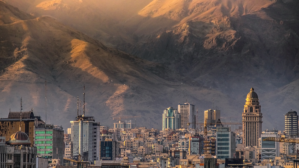 A view from the Tabiat Bridge looking toward the Alborz Mountains, Tehran, Iran /VCG