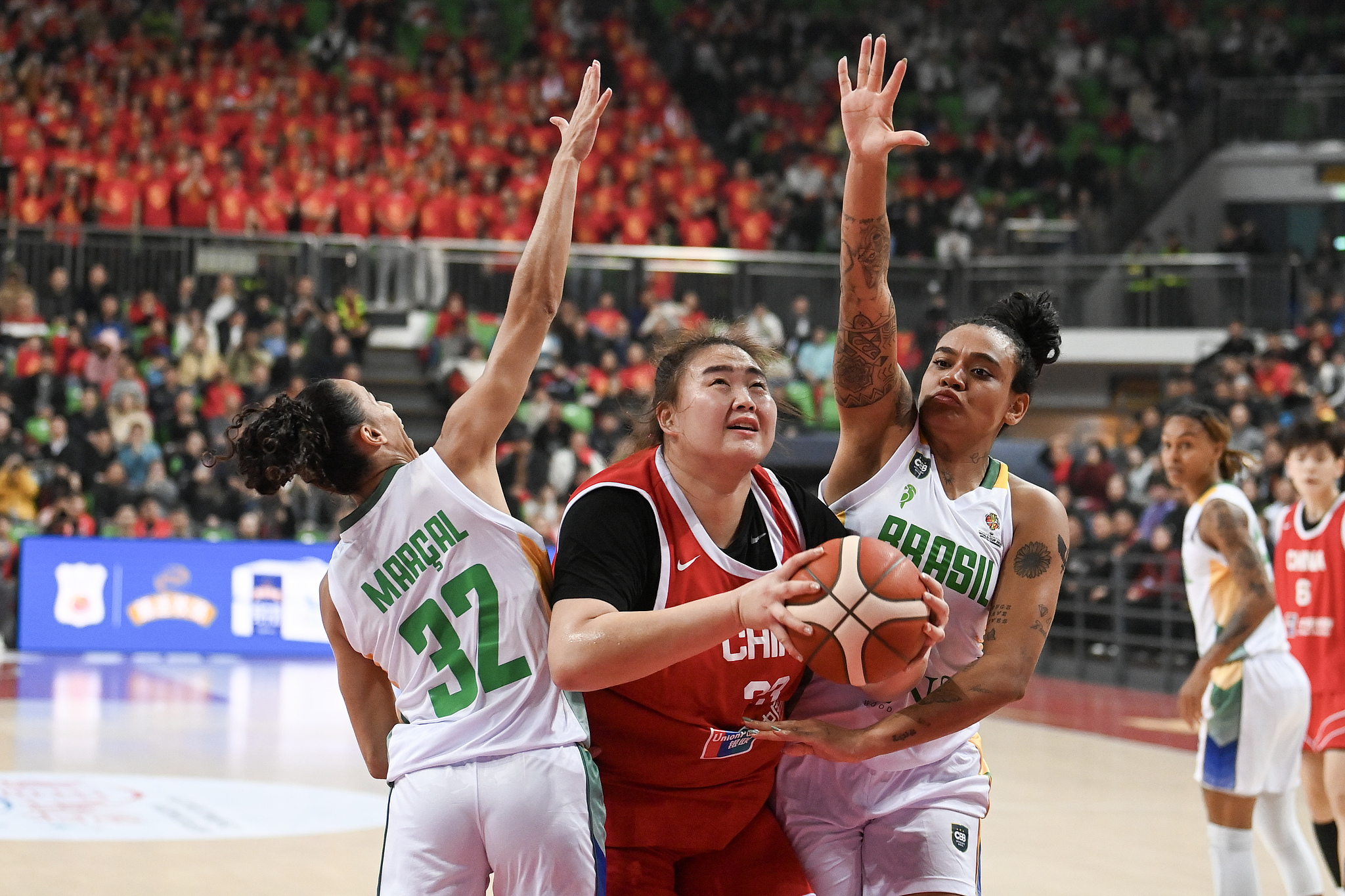 China's Liu Yutong (C) in action during their friendly clash with Brazil in Changsha, China, March 6, 2026. /VCG