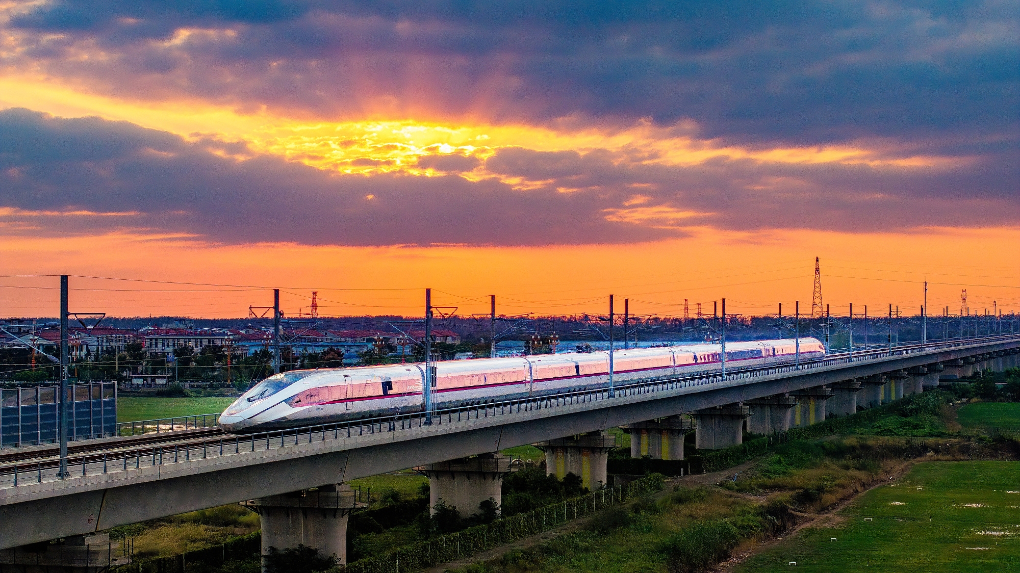 The CR450, the world's fastest high-speed train, undergoes a test run, October 22, 2025. /VCG