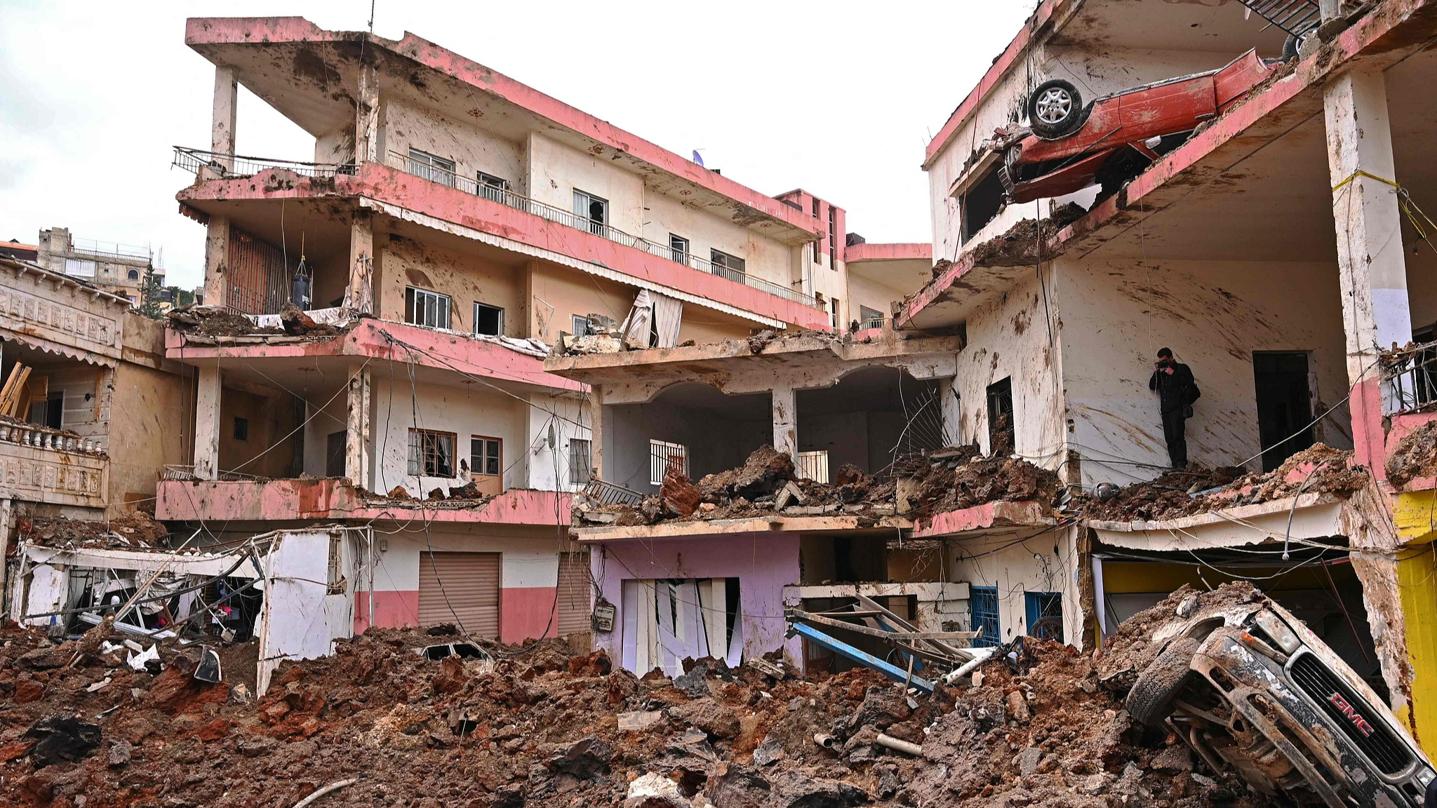 Israel launches airborne raid, pounds Hezbollah sites in Lebanon