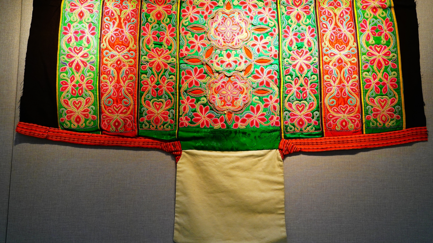 Southwest China's baby quilts featured in Beijing exhibition