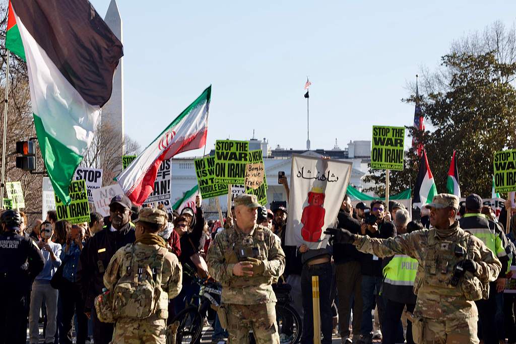 Police and members of the National Guard stand in front of anti-war protestors near the White House in Washington, D.C., US, March 7, 2026. /VCG