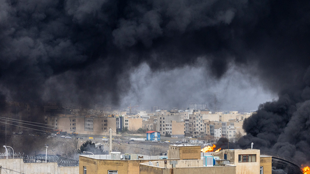 Smoke billows after overnight airstrikes on oil depots in Tehran, Iran, March 8, 2026. /VCG