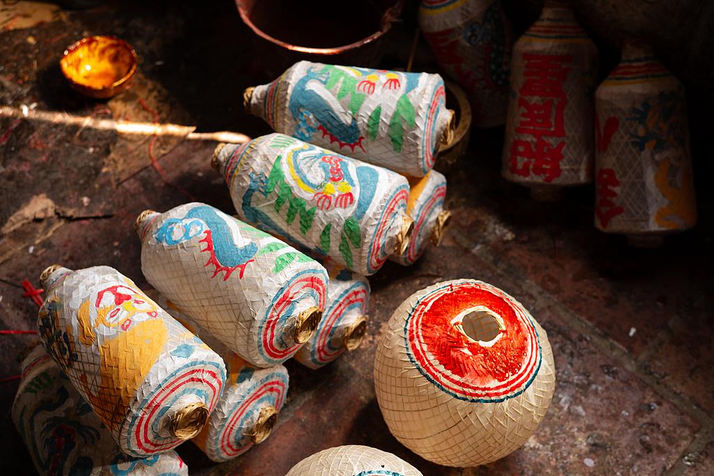 A display of vibrant dragon and tiger lanterns in Xiamen, Fujian, March 7, 2026 /VCG