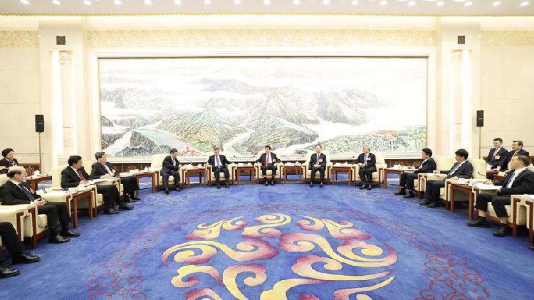 China's top political advisor visits press representatives
