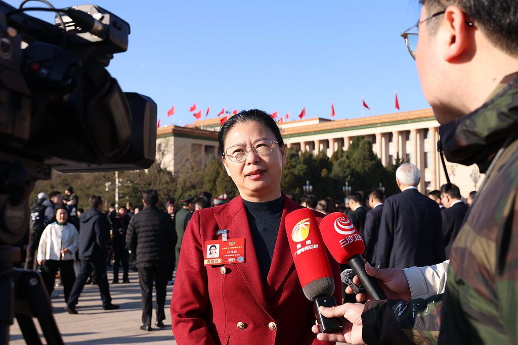 CPPCC member Lu Weiying has been influential in helping families navigate their struggles with infertility. /VCG