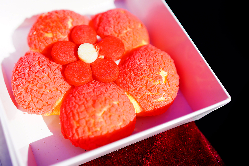 Maxim's Bakery in Beijing offers spring flower-themed breads on March 9, 2026. /VCG