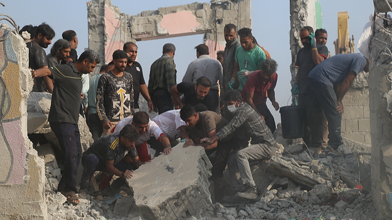 Rescue workers and residents search through the rubble in the aftermath of what Iranian officials said was an Israeli-US strike on a girls' elementary school in Minab, Iran, February  28, 2026. /VCG