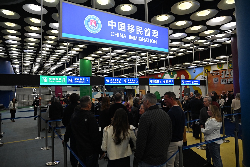 Passengers from the Luminara cruise ship complete immigration procedures on March 11, 2026. /VCG