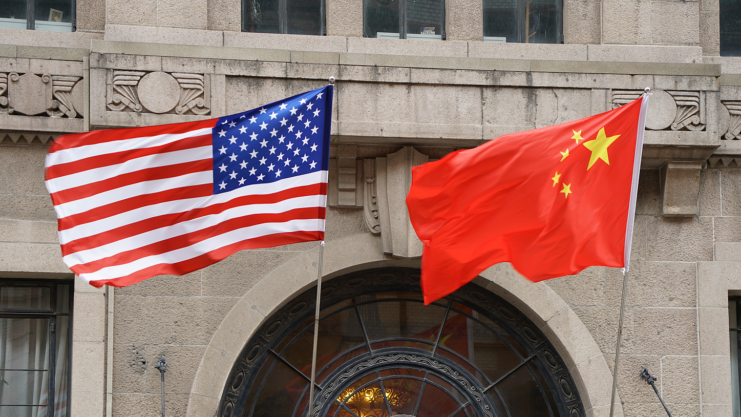 National flags of China (R) and the United States. /VCG