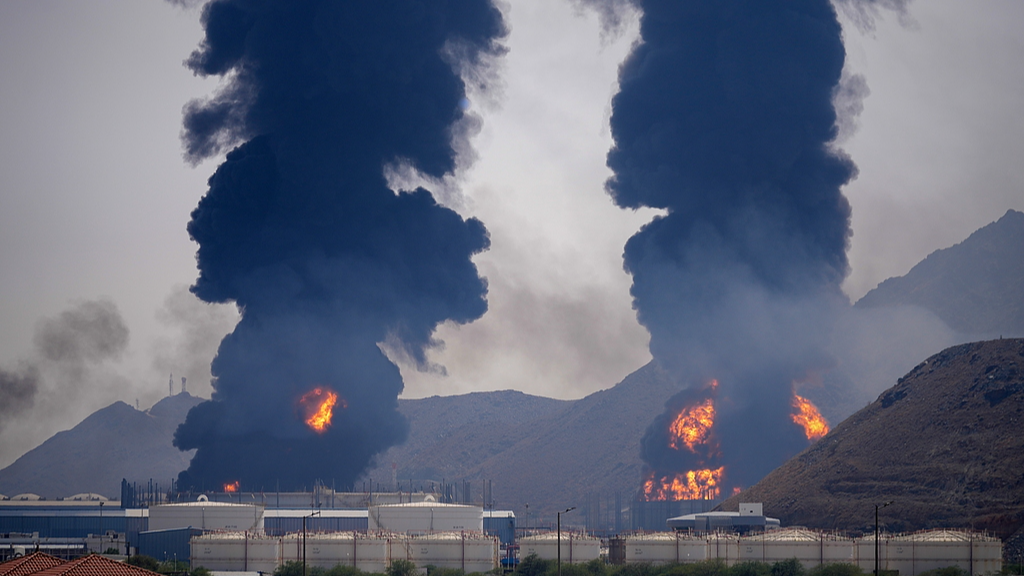 Plumes of smoke and fire rise after debris from an intercepted Iranian drone struck an oil facility in Fujairah, United Arab Emirates, March 14, 2026. /VCG