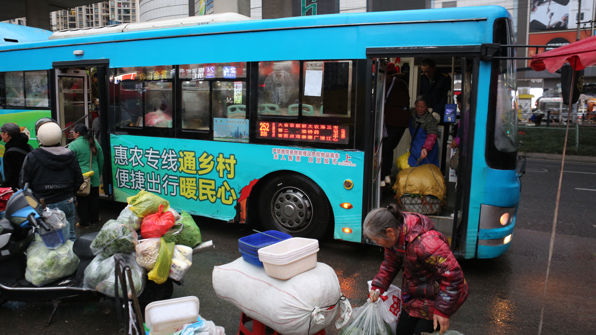 China's bus network connects farmers to urban markets