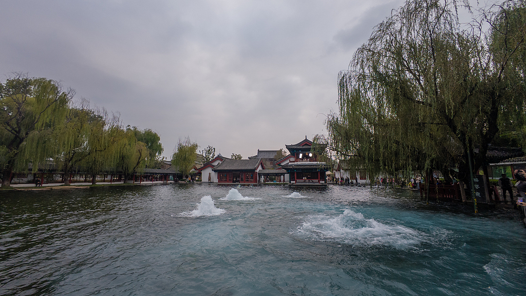 Continuous rainfall raises the groundwater level and the water at Meihua Spring surges and bubbles, Jinan,  east China's Shandong Province, October 19, 2025. /VCG