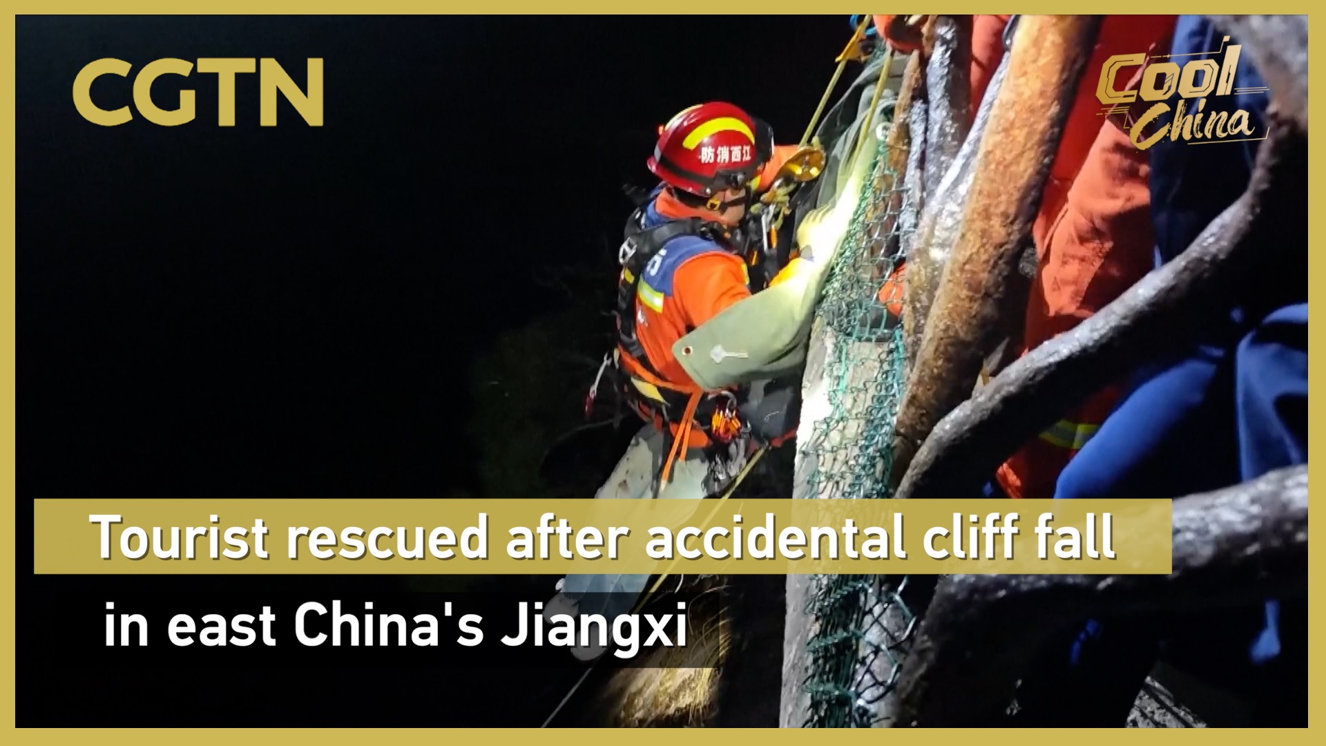 Tourist rescued after accidental cliff fall in east China's Jiangxi