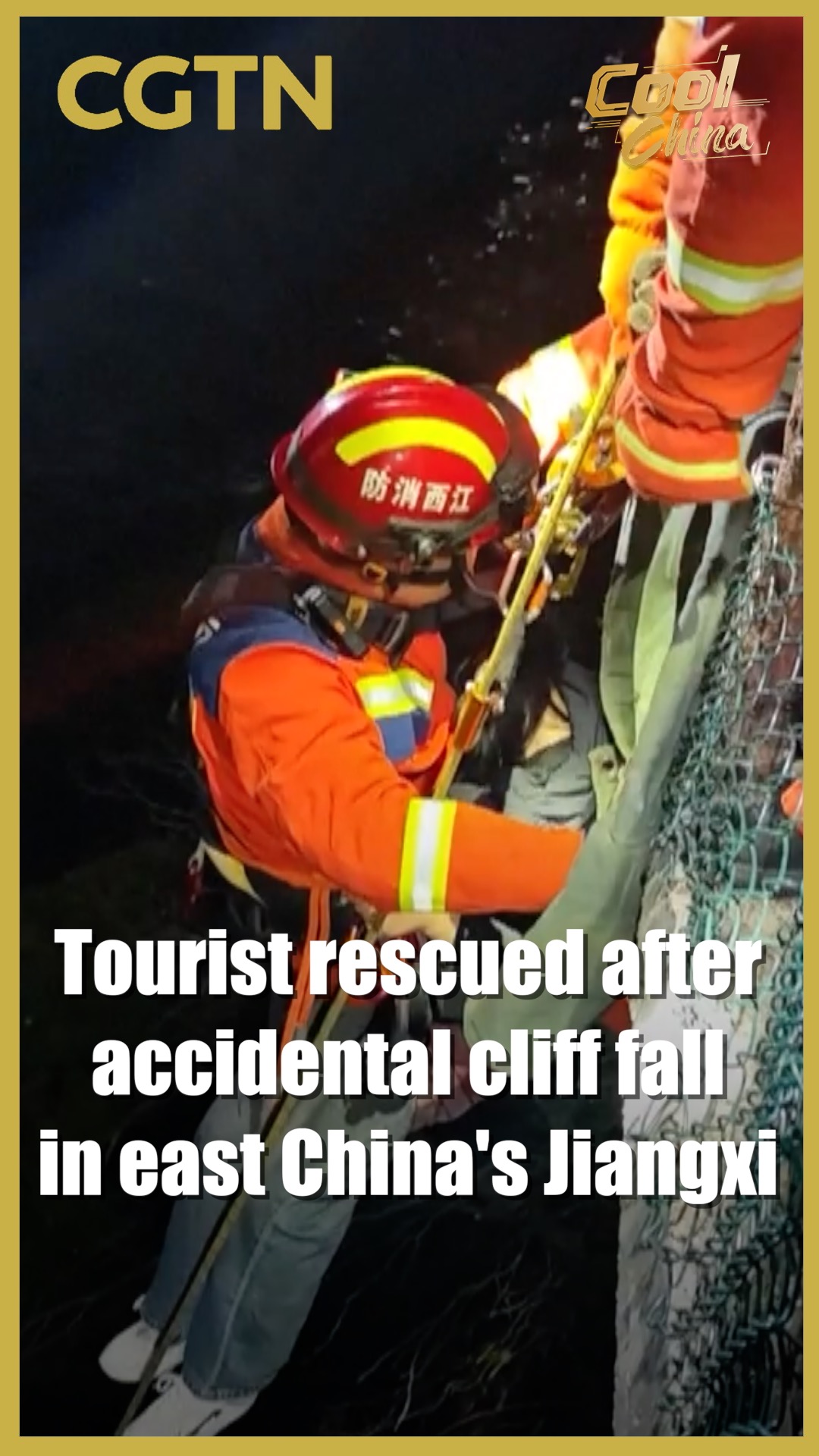 Tourist rescued after accidental cliff fall in east China's Jiangxi