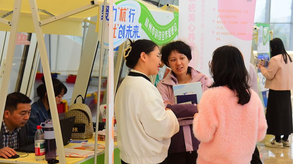 Chinese premier signs decree to revise social organization regulations