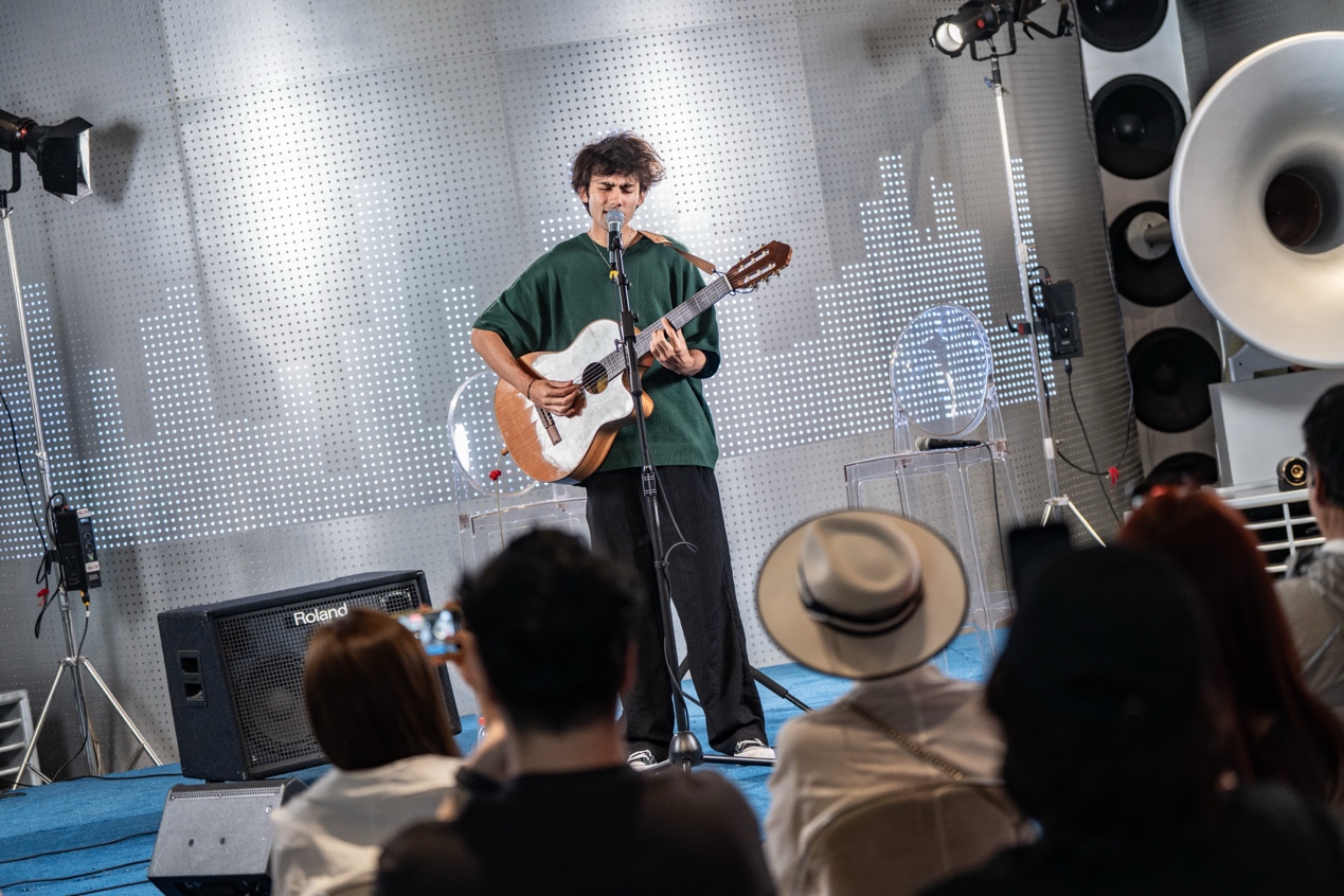 Kayaking on the Liangma River in Beijing /Team Aron