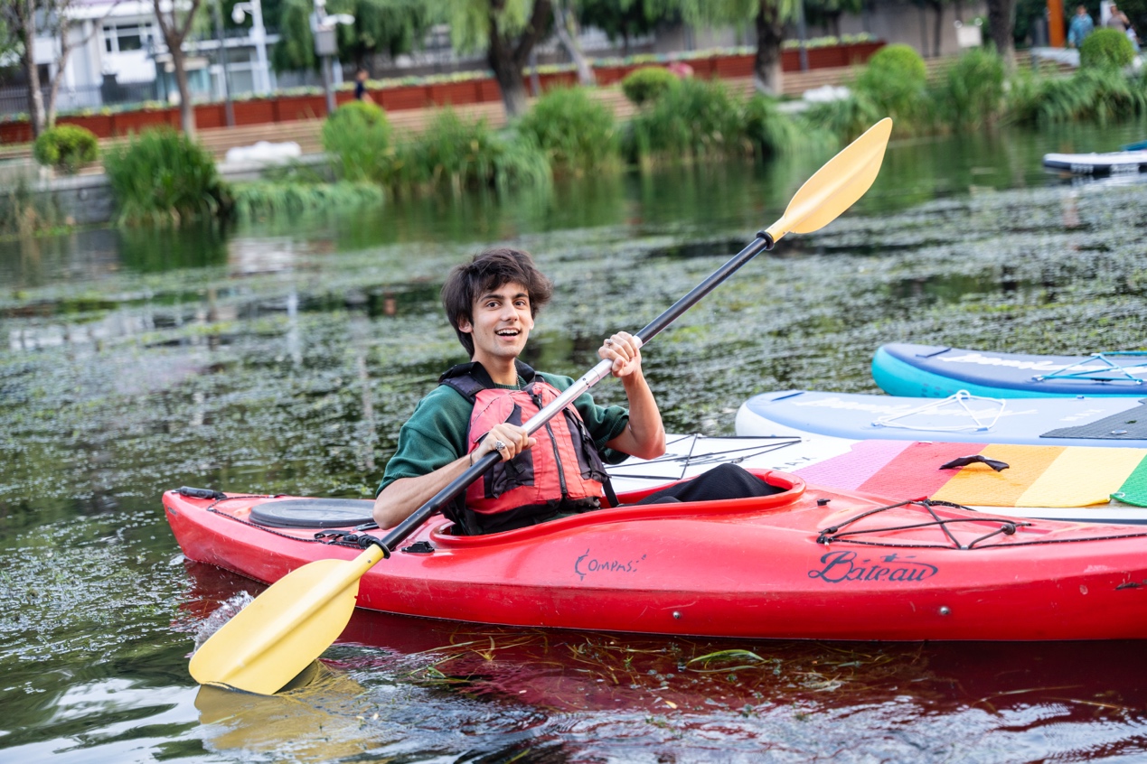 Kayaking on the Liangma River in Beijing /Team Aron
