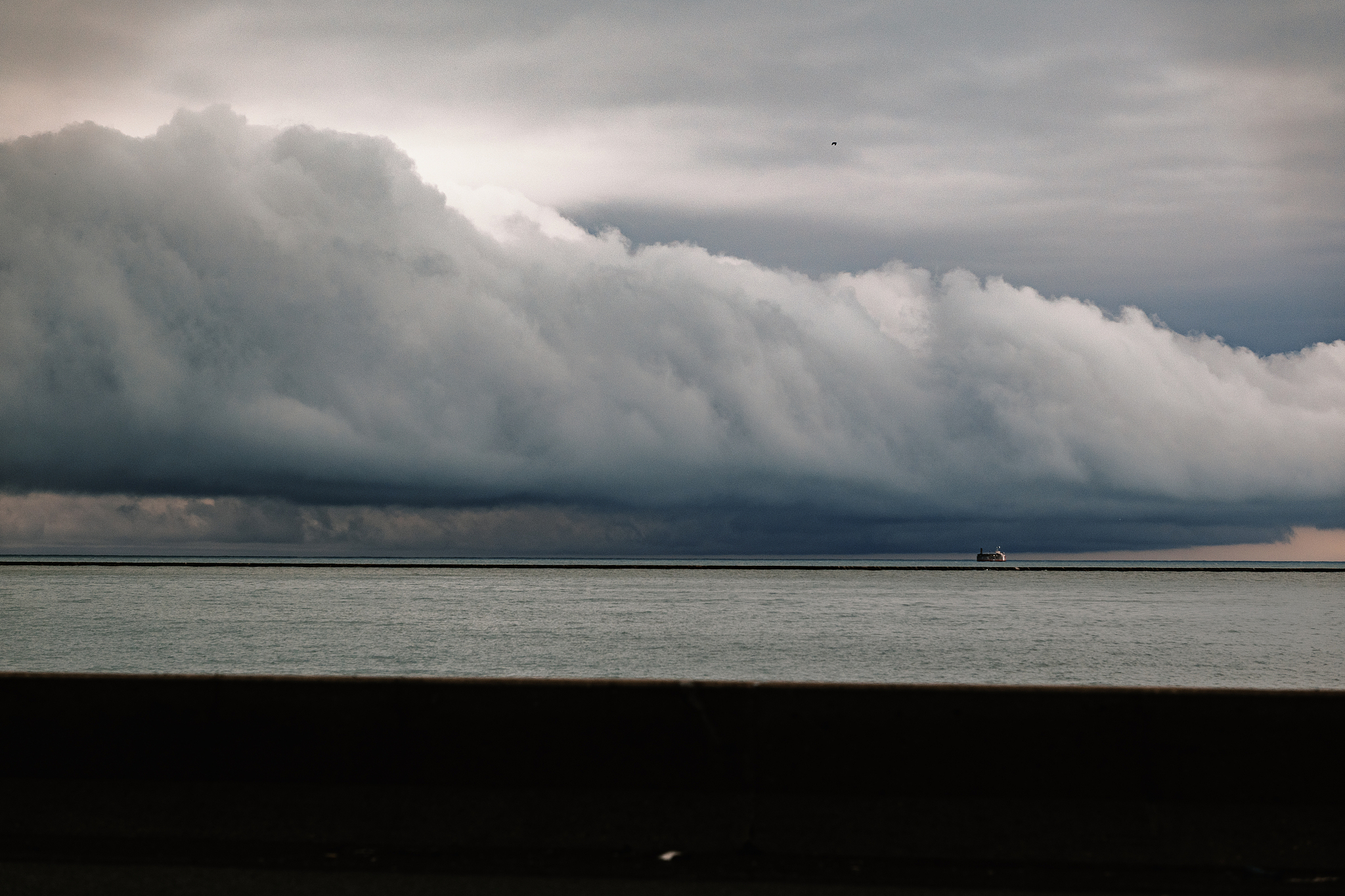 A massive storm approaches Chicago over Lake Michigan, Illinois, the US, March 15, 2026. /VCG