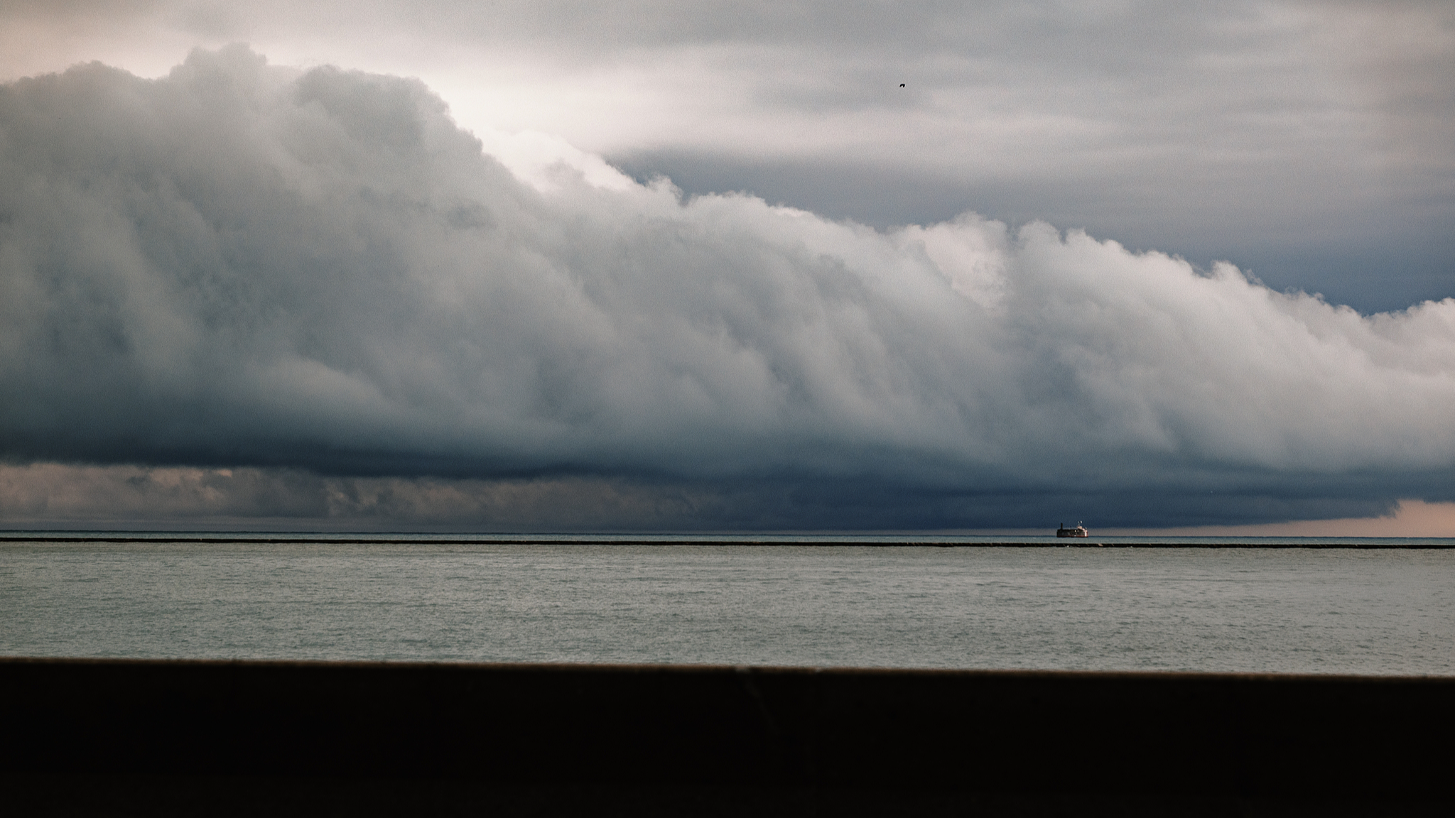 Severe storm batters US, bringing snow, floods and flight chaos