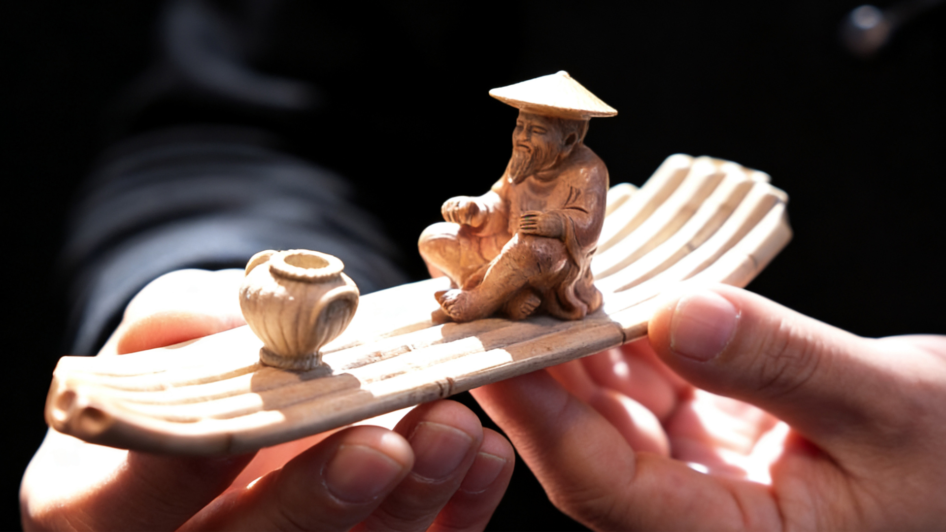 Shoushan stone carving shines at jewelry and jade craft culture event