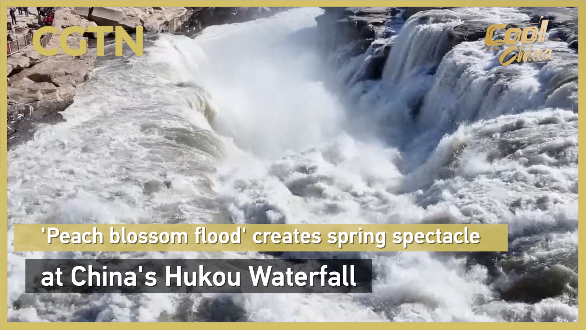 'Peach blossom flood' paints spring spectacle at Hukou Waterfall