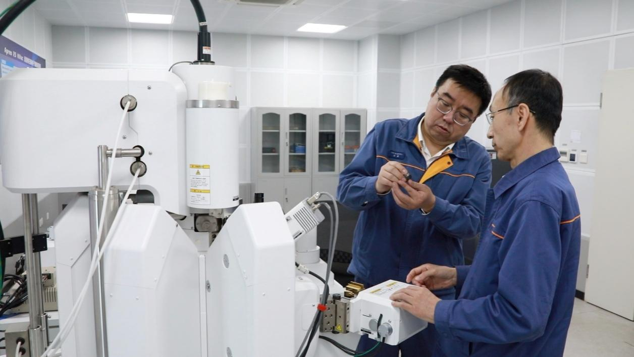 Zhang Wei, head of Technology Center at Taiyuan Iron & Steel Company in Taiyuan, works with a colleague, Shanxi Province, China, March 12, 2026. /CGTN