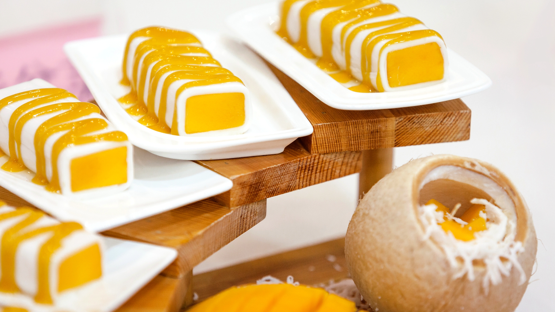 The hidden 'crown jewel' of Hainan desserts: Mango rice rolls