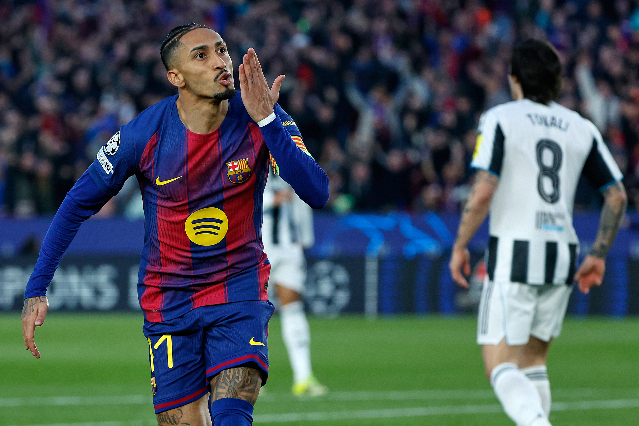Barcelona's Raphinha celebrates after scoring the opening goal of his team during the Champions League round of 16, second leg match between FC Barcelona and Newcastle United in Barcelona, Spain, March 18, 2026. /VCG