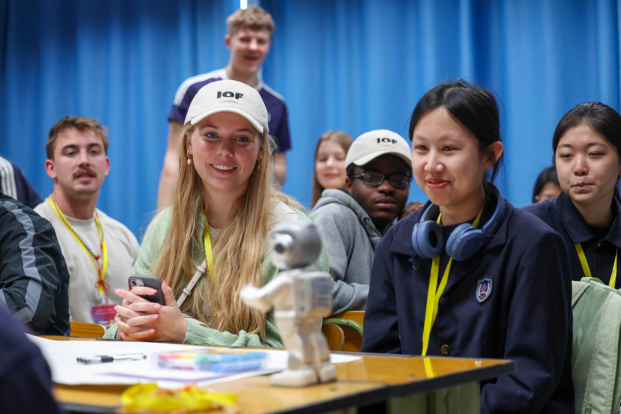 Students from the Muscatine High School from Iowa visit the Shijiazhuang Foreign Language School in Hebei Province during a study tour on March 18, 2026. /VCG 