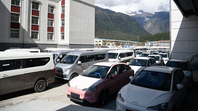 File photo of domestically-produced new energy vehicles for export are seen at Gyirong Port area in Xigaze, southwest China's Xizang Autonomous Region, May 25, 2025. /VCG