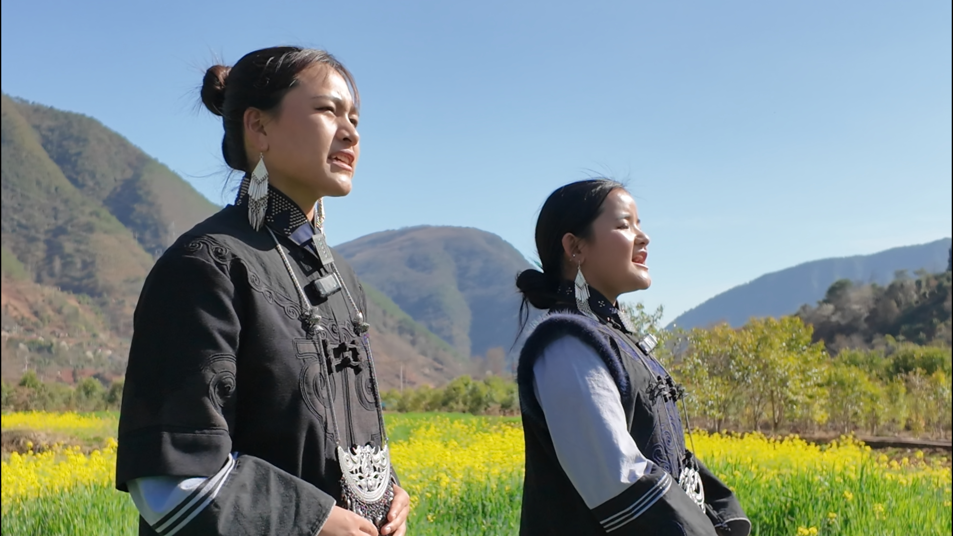 Pure voices from China's Liangshan: Yi teens sing Don't Be Afraid