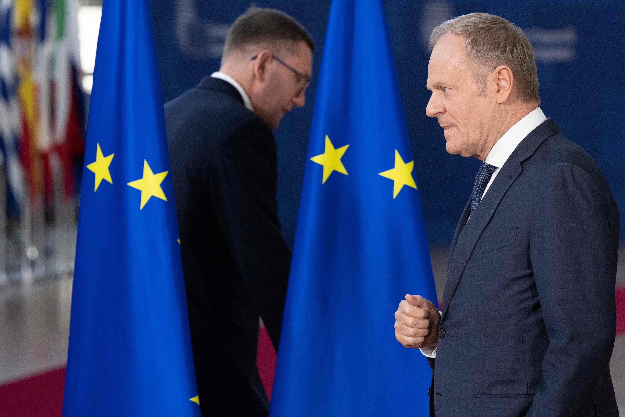Polish Prime Minister Donald Tusk (R) poses for a photo during the EU Summit at the EU headquarters in Brussels, March 19, 2026. /VCG