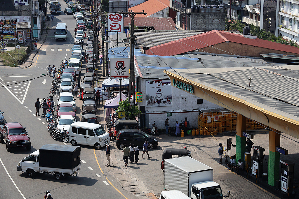 People queue to buy fuel at a fuel station in Colombo, Sri Lanka, March 17, 2026. /CFP