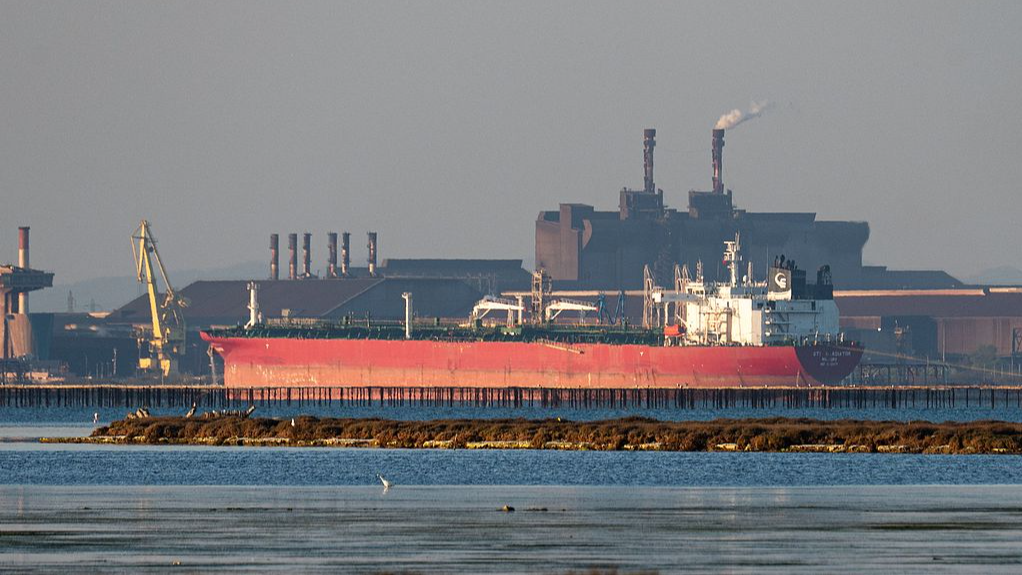 Chinese FM: Middle East situation threatening global energy supply