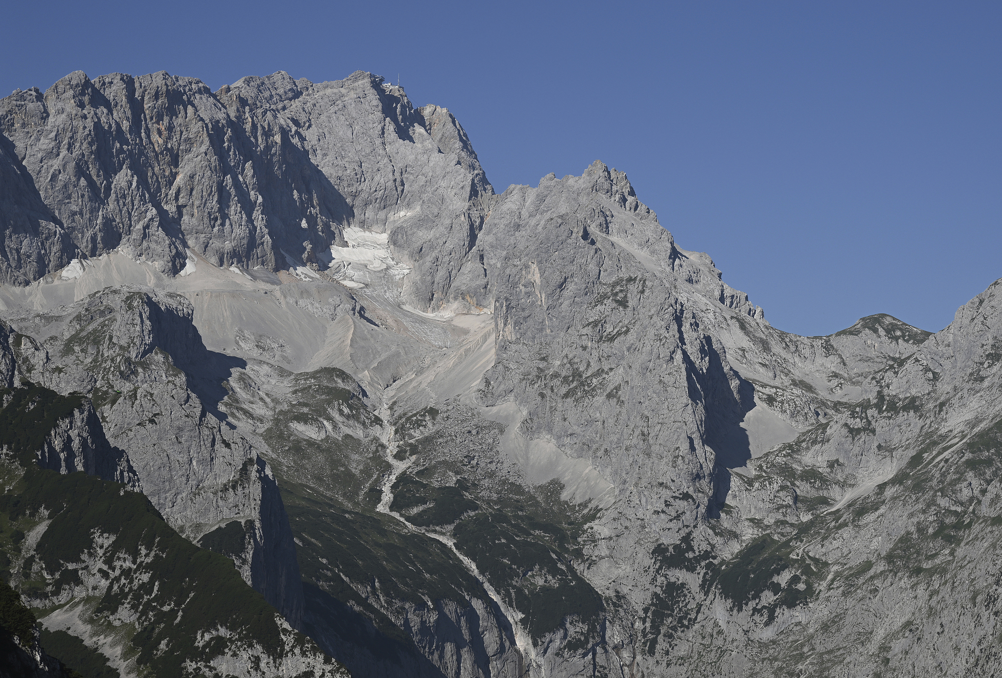 The Hollentalferner glacier below the Zugspitze summit in Hammersbach, Germany, August 11, 2025. /VCG