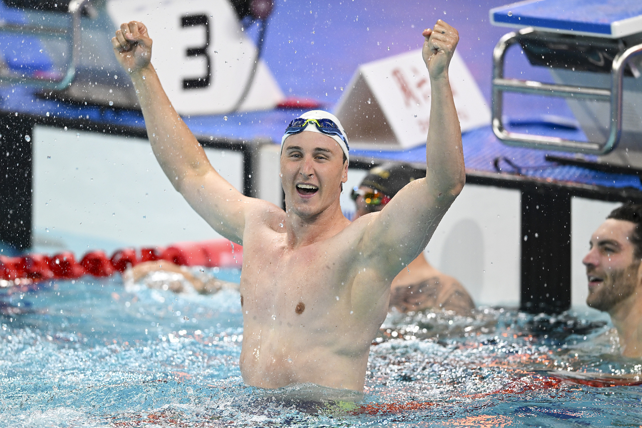 Gold medalist Cameron McEvoy of Australia celebrates in the pool after setting a new men's 50-meter freestyle world record in 20.88 seconds to win the final at the China Open Swimming Championships in Shenzhen, south China's Guangdong Province, March 20, 2026. /VCG