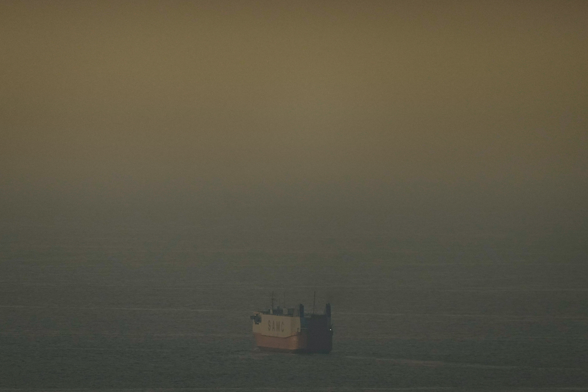 A cargo ship sails in the Persian Gulf towards the Strait of Hormuz in the United Arab Emirates, Thursday, March 19, 2026. /VCG