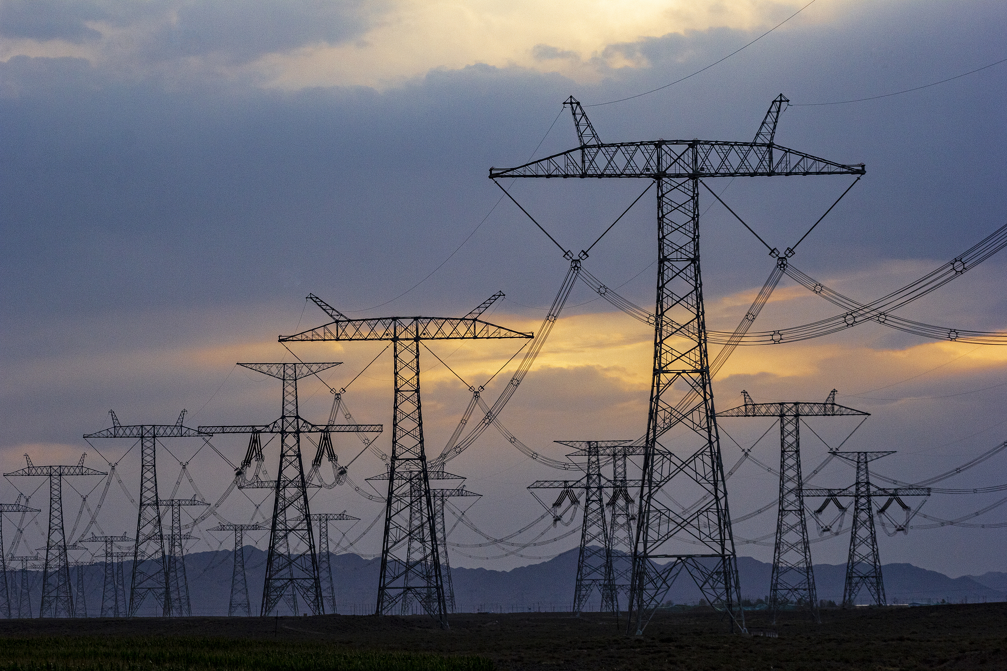 Power grids in China's west-to-east power transmission project are seen in northwest China's Gansu Province, July 16, 2023. /VCG