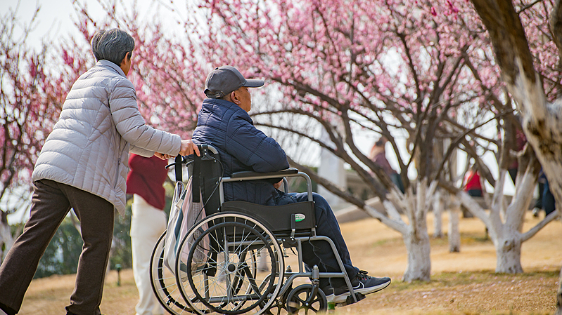 An elderly couple stroll in a park in Linyi, east China's Shandong Province, March 14, 2026. /VCG
