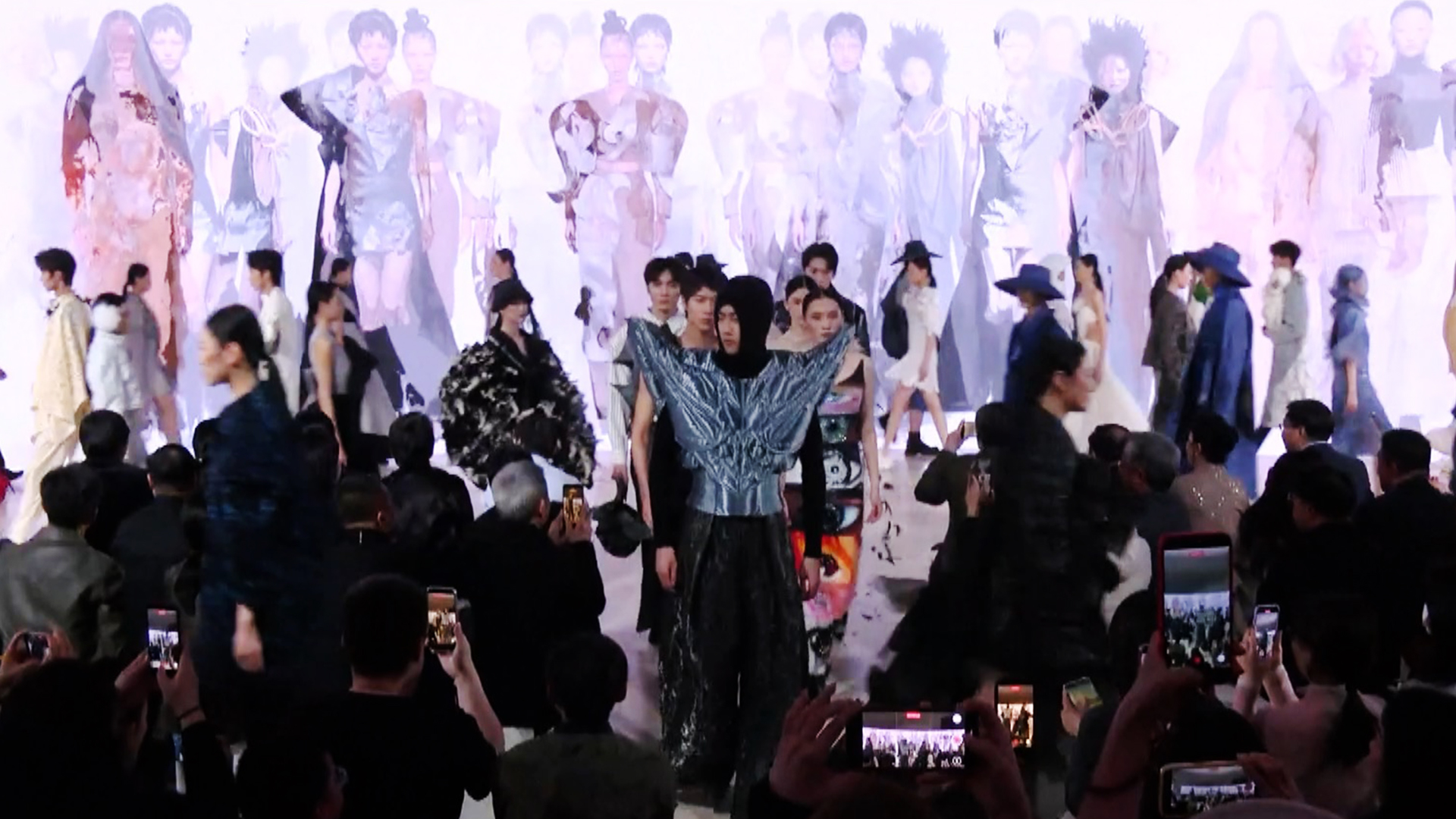 Digital and intelligent technologies shine at China Fashion Week