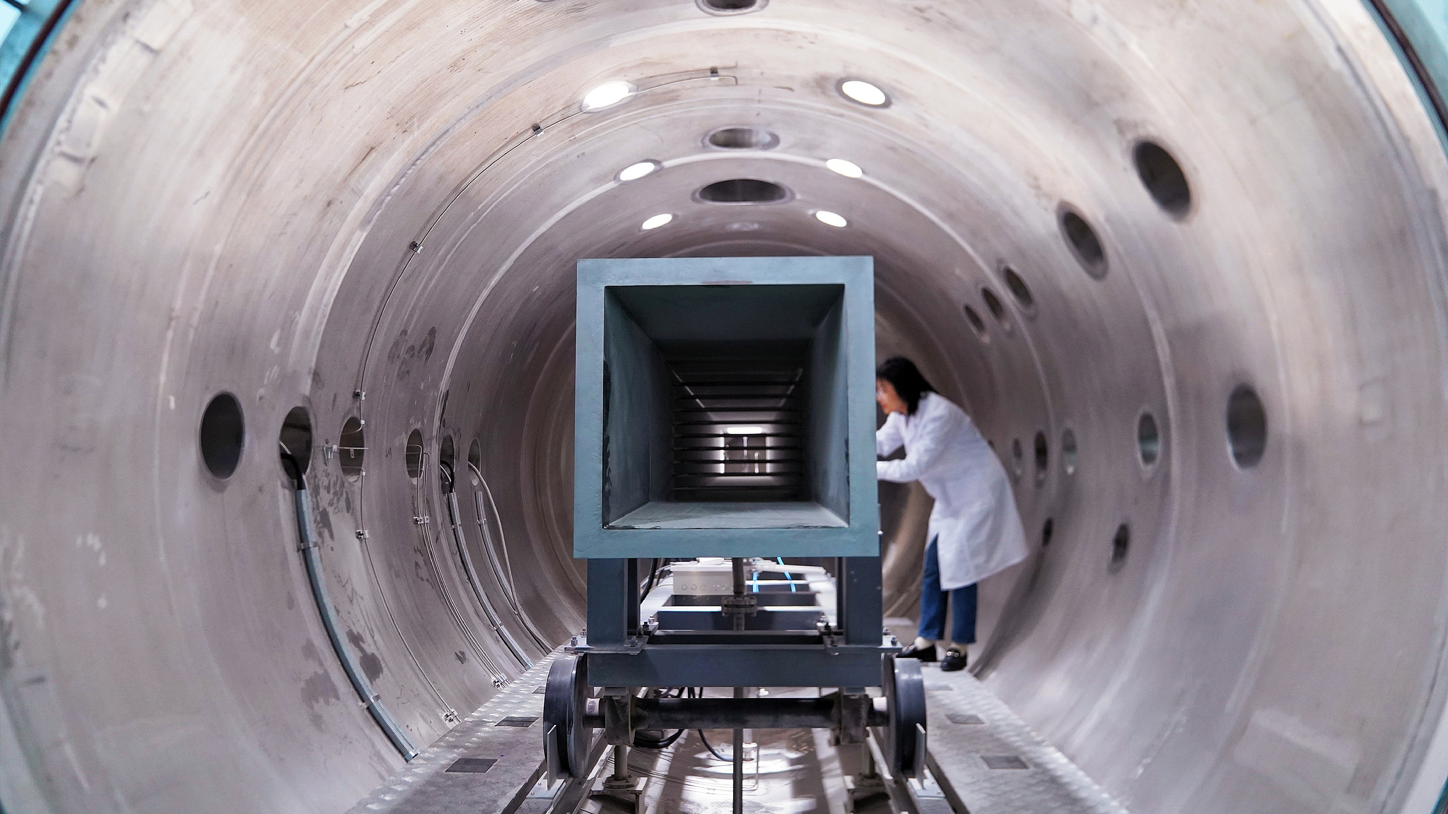 China opens 10 major projects to scientists from around the world