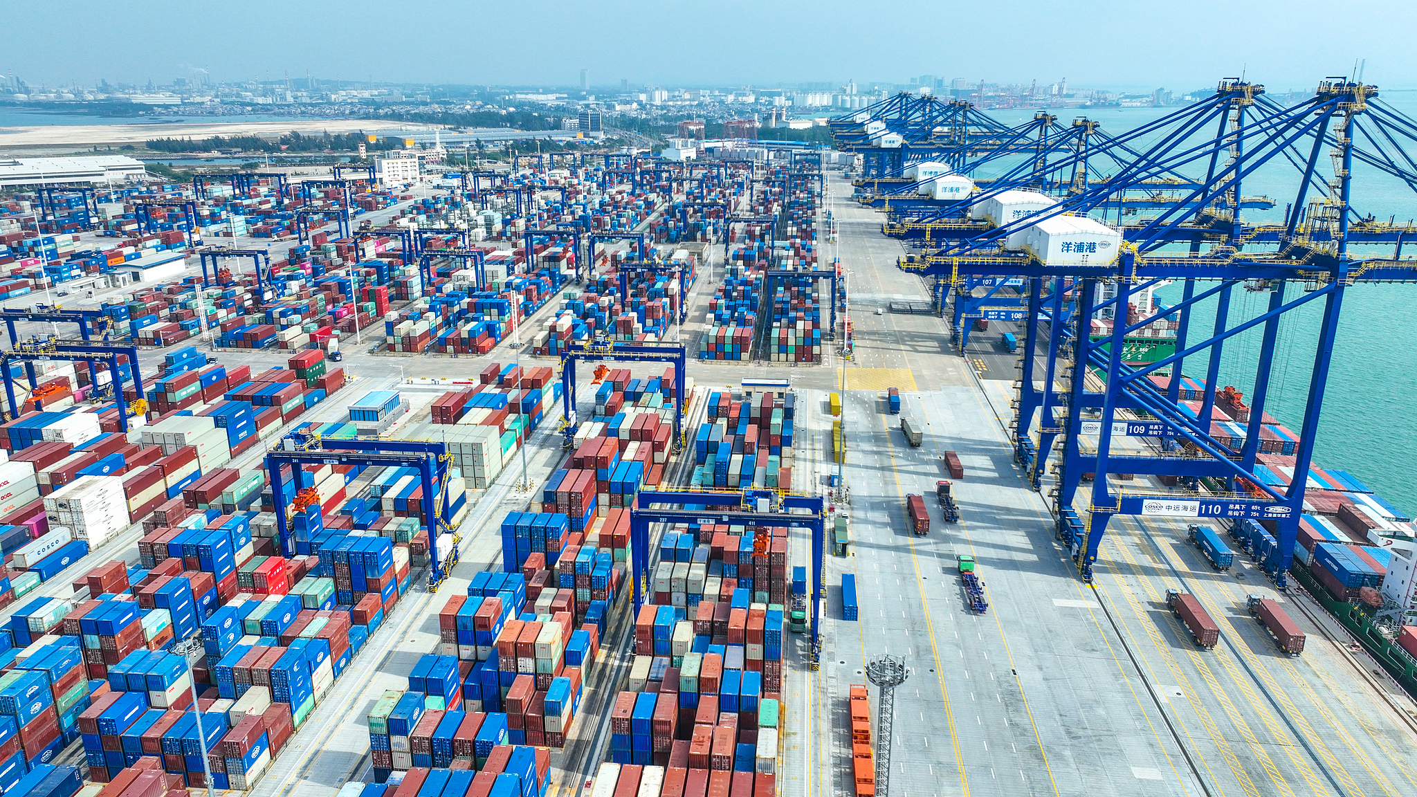 A view of the Yangpu International Container Port in the Yangpu Economic Development Zone in southern China's Hainan Province. /VCG