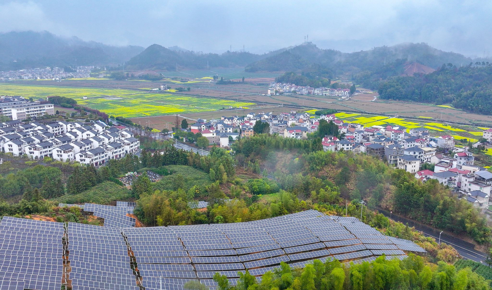 An agricultural photovoltaic complementary project in Hangzhou, Zhejiang Province, March 22, 2025. /VCG