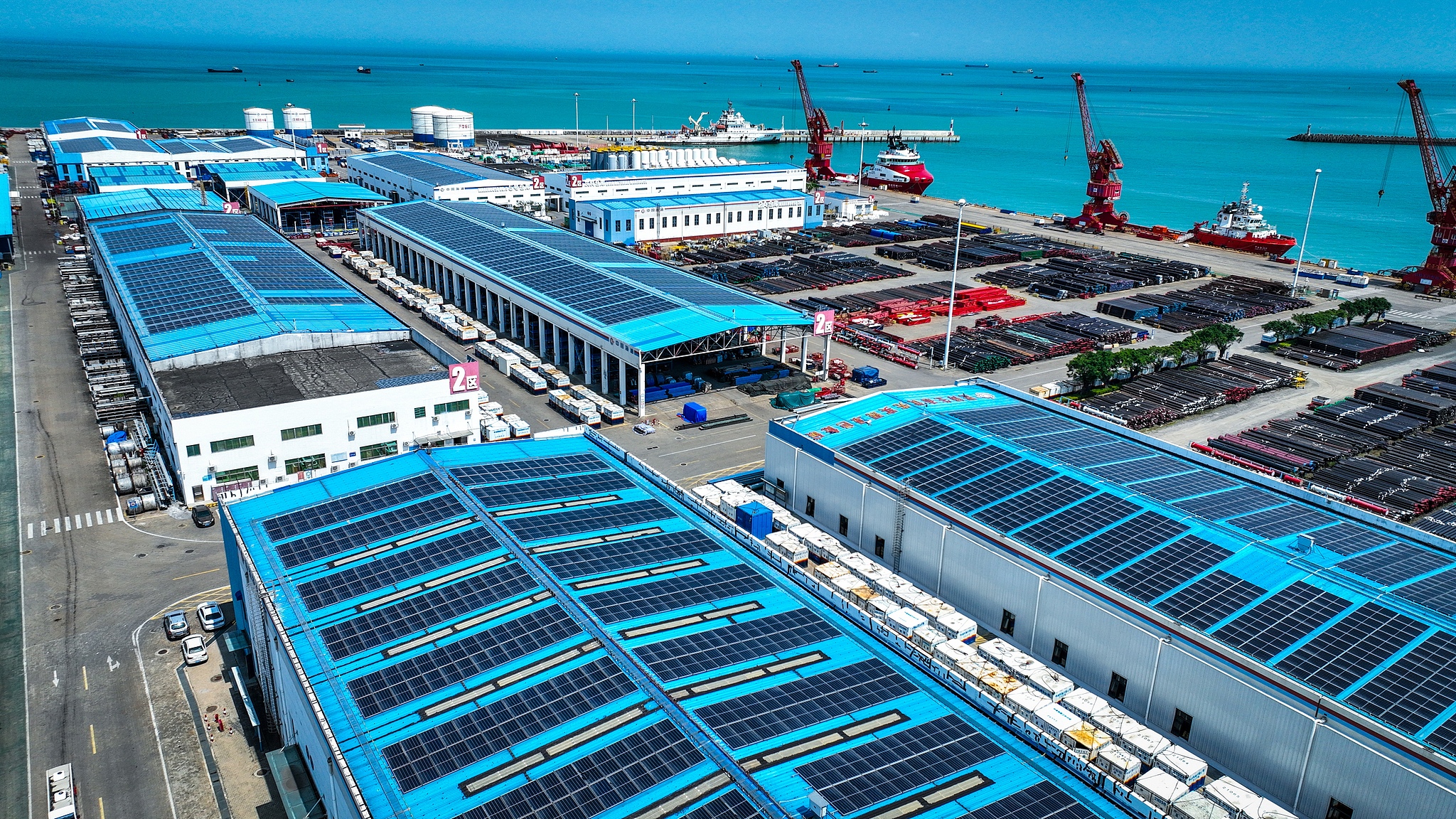 The second phase of the photovoltaic project of Hainan Port Company was officially connected to the grid for power generation, March 19, 2026. /VCG