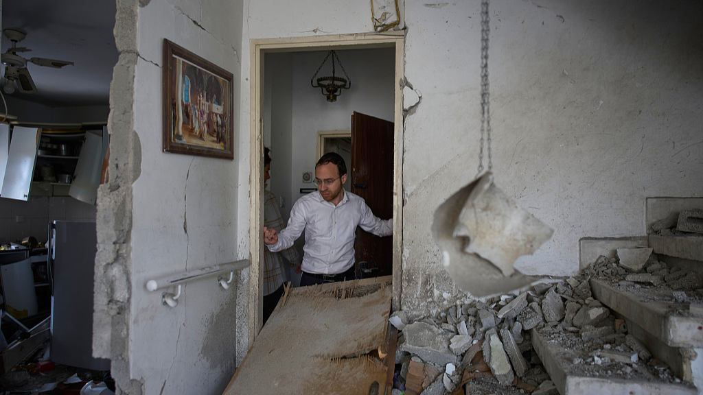A man examines the damage to his family's apartment, a day after it was struck by an Iranian missile in Bnei Brak, Israel, March 25, 2026. /VCG