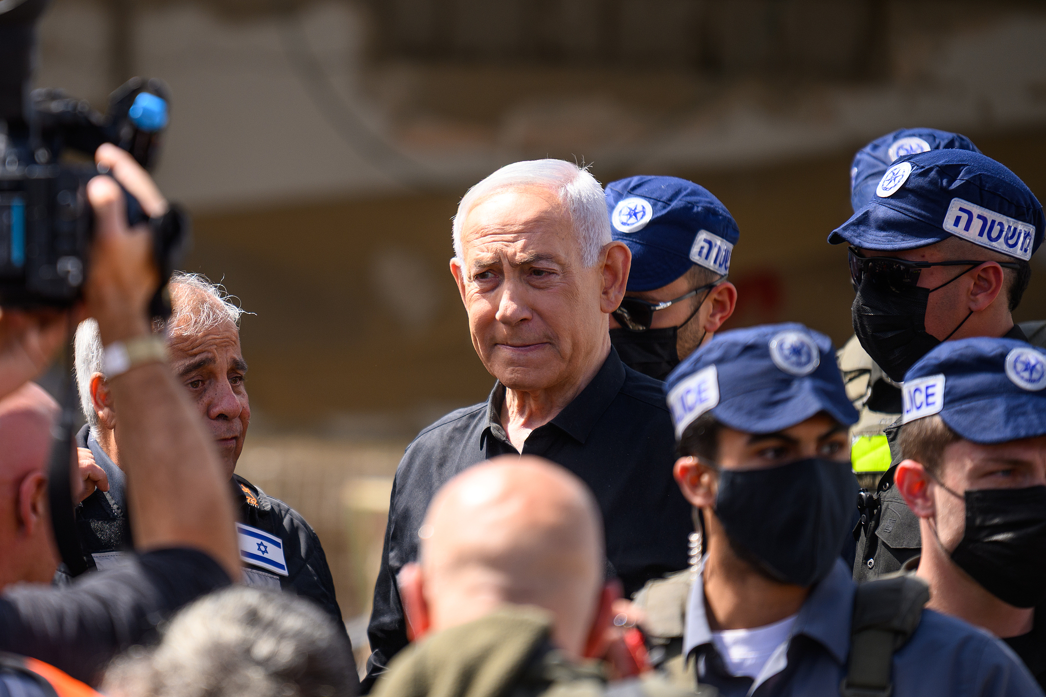 Israeli Prime Minister Benjamin Netanyahu reacts while visiting the area destroyed by an Iranian ballistic missile on Saturday, leaving over 50 wounded residents in Dimona, Israel, March 22, 2026. /VCG