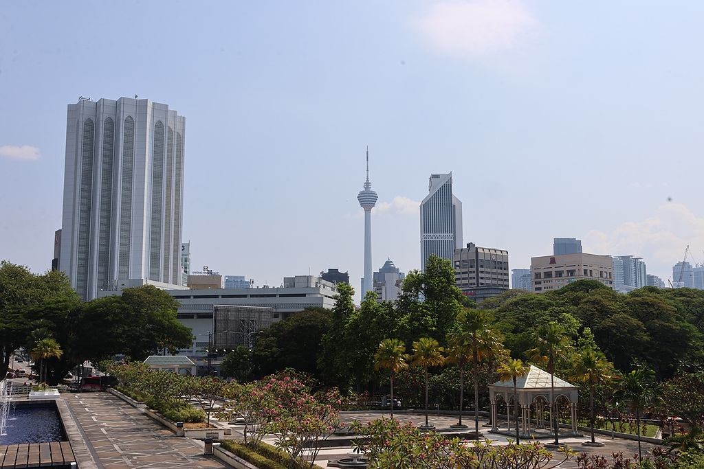A hot, sunny day outside the Royal Palace in Kuala Lumpur, Malaysia, March 26, 2026. /CFP