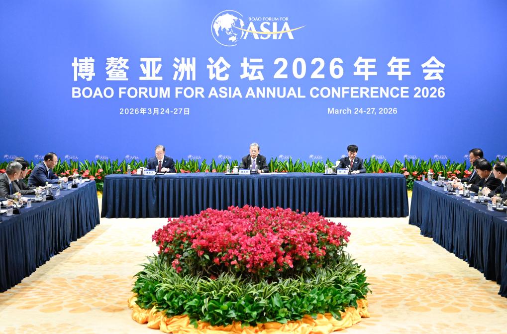 Zhao Leji (C), chairman of the National People's Congress Standing Committee, holds discussions with representatives of Chinese and foreign entrepreneurs attending the Boao Forum for Asia Annual Conference 2026 in Boao, south China's Hainan Province, March 26, 2026. /Xinhua